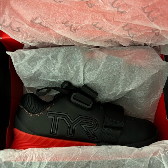 BRAND NEW TYR L-1 LIFTER BLACK/RED W8.5/M7 - Picture 6 of 7